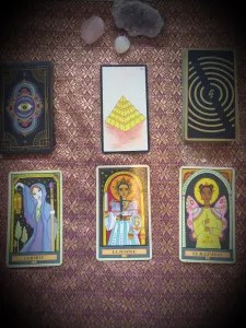 Séance de tirage d'oracles Clarté et Vision avec Coralie (Chœur Intérieur) pour lever les voiles sur les blocages émotionnels, faciliter la prise de décision et retrouver son alignement en Essonne ou en ligne.